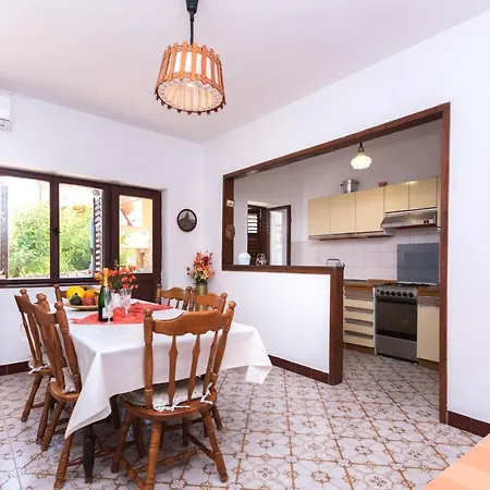 Apartment Salis *