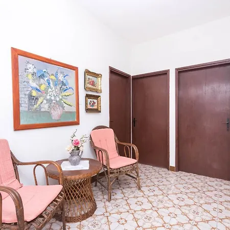 Salis Apartment *