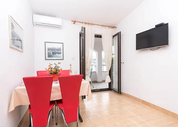 Salis Apartman Pag Town