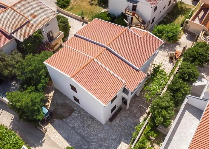 Salis Apartman Pag Town