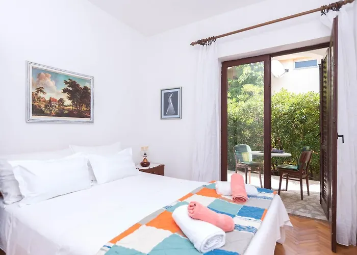 Salis Apartman Pag Town